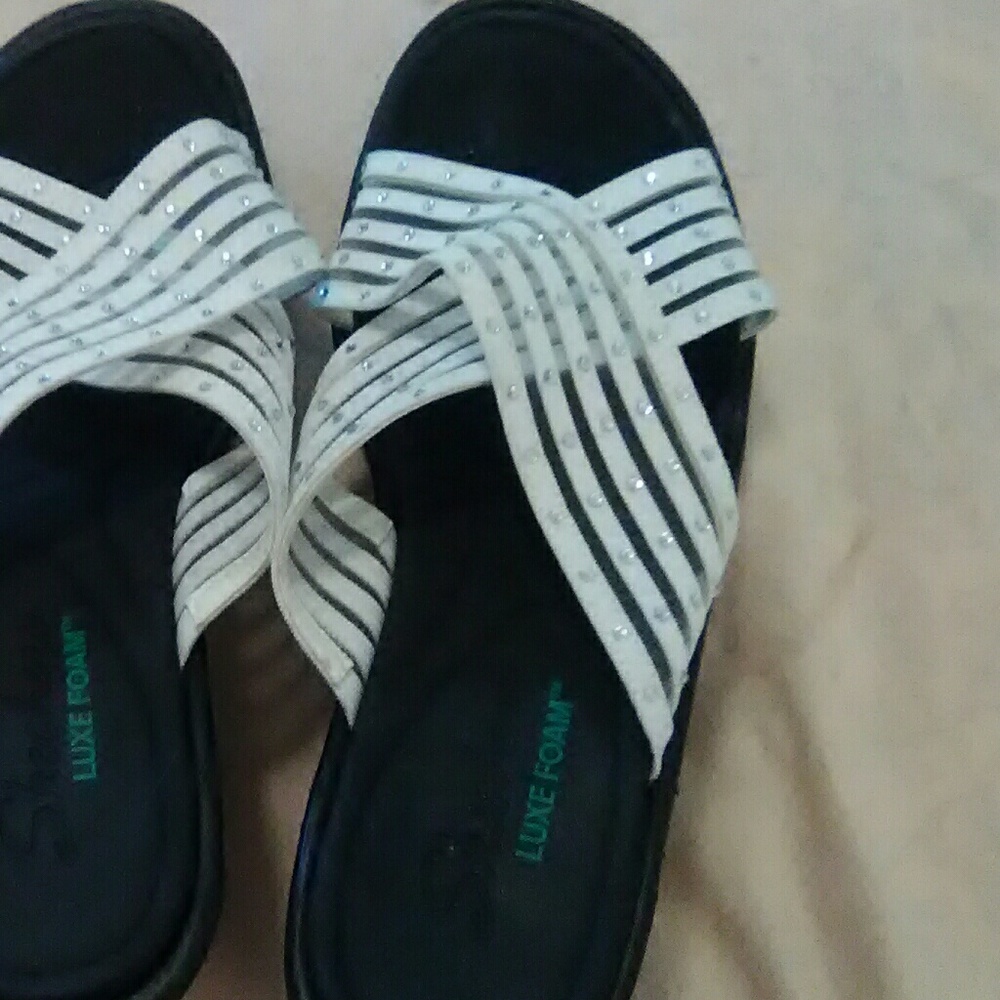 Skechers lux foam white sandals with bling